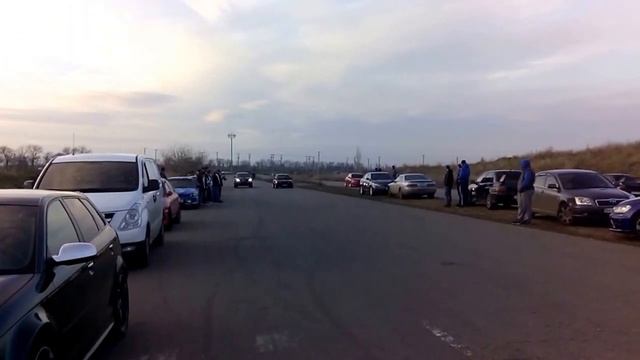Bmw e30 vs Outlander drag roll on смотреть онлайн