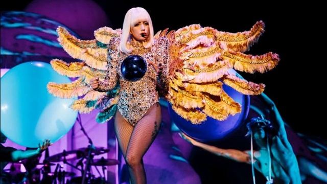 Lady Gaga #artRAVE: Intro / ARTPOP / G.U.Y. / Donatella смотреть онлайн