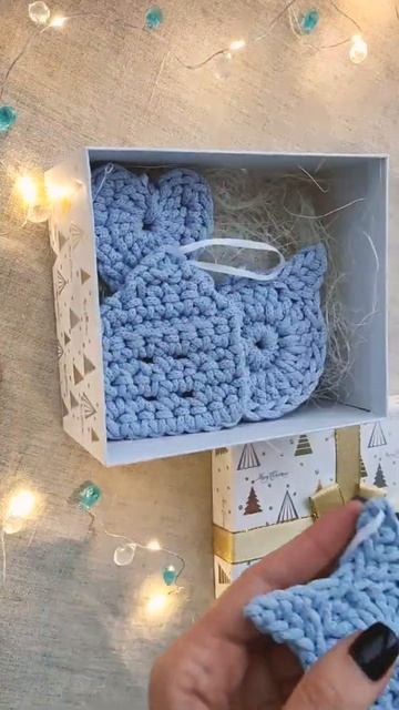 Что подарить на Новый год? Свяжите стильный подарок из трикотажной пряжи или шнура #shorts #shorts смотреть онлайн