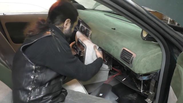 Демонтаж аудио системы. годичной давности видео. смотреть онлайн
