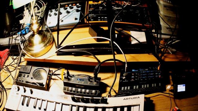 Behringer JT-4000 micro, Behringer Pro VS mini & Stylophone Beat ambient jam "OVERTURE" смотреть онлайн