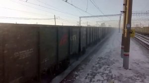 «Злой Тифон Т9» ВЛ10-1160 с тифоном Т9 и грузовым поездом проезжает станцию Лебяжья-сибирская