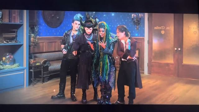 Uliana and her gang Freeze - Descendants: The Rise of Red ❤️🔥 ⚠️SPOILER ⚠️ смотреть онлайн