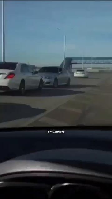 М5 е60 остановил мерса свадебный кортеж для исполнения дрифта))) продолжение в профиле смотреть онлайн