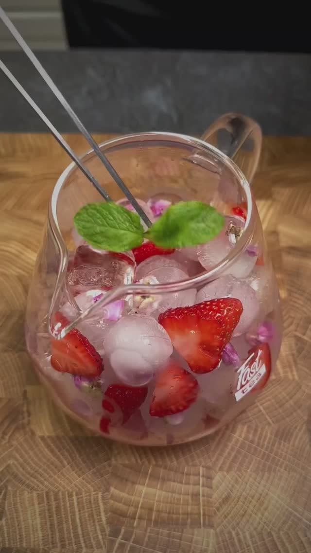 Летний холодный чай с клубникой с заварочном чайнике Fast Tea от Vitax