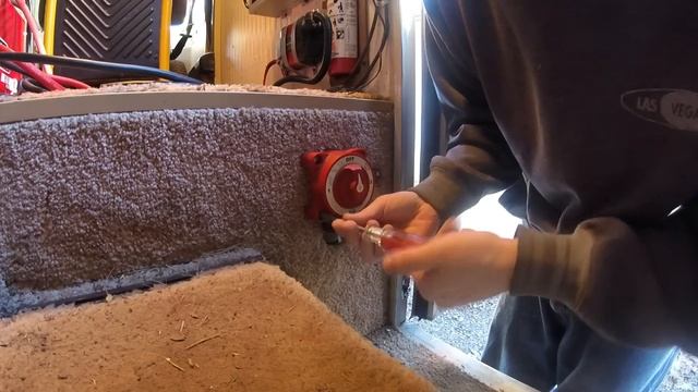100 AMP RV POWER CONVERTER смотреть онлайн