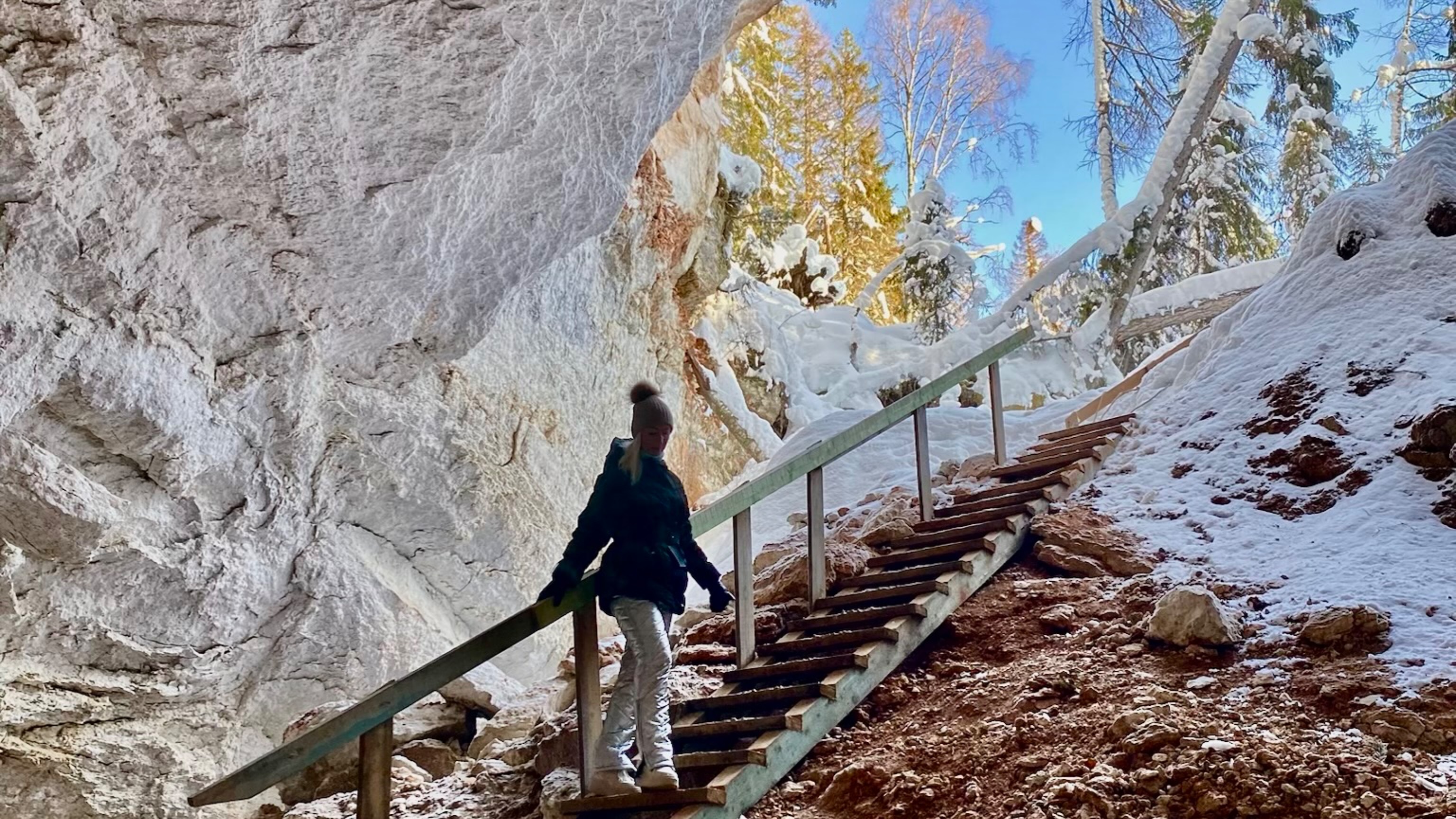 Спускаемся к пещере Певческая эстрада в Голубино. смотреть онлайн