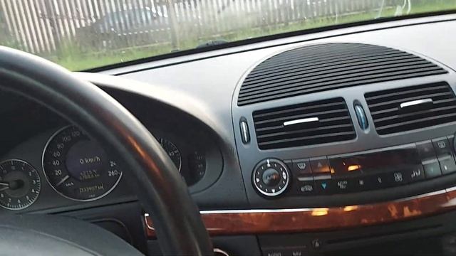 Mercedes W211 E270 CDI cold start 27.5°C смотреть онлайн