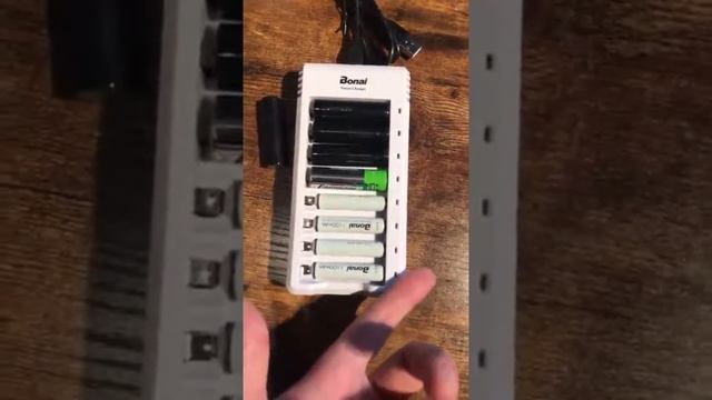 BONAI Rechargeable battery charger for AA AAA Batteries Review, Charges like a pro смотреть онлайн