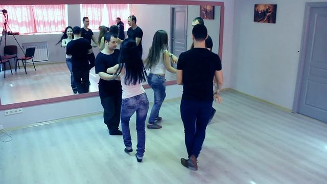 Enchufla con Raulin - Rueda de Casino dance lesson №7 смотреть онлайн