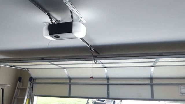 Genie 3/4 hp belt drive Garage Door Opener смотреть онлайн