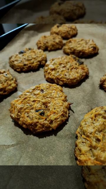 Печеньки из моркови, овсяных хлопьев и орешков/сухофруктов #осень2023 смотреть онлайн