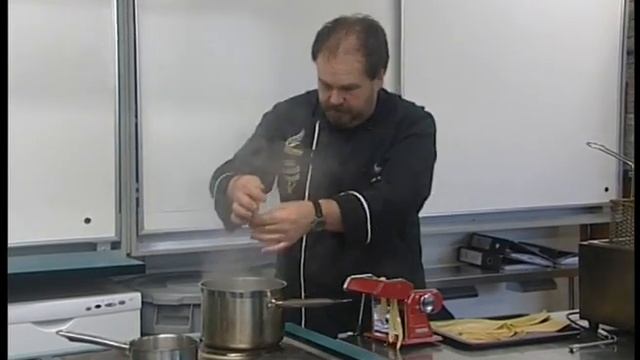 Cooking with Scott - Tagatelli Pasta with Butter & Truffle Oil Sauce смотреть онлайн