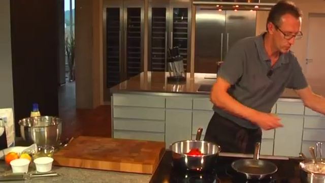 Gebrannte Quarkcannelloni auf Himbeersauce #chefkoch смотреть онлайн