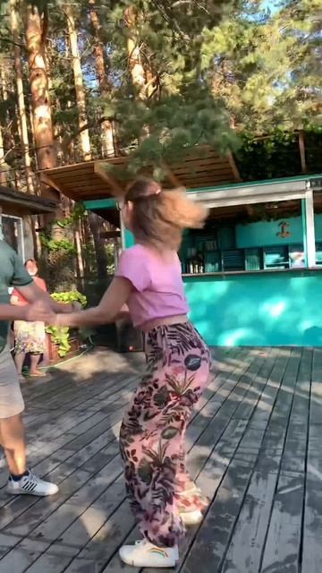 Сальса под музыку #kizomba 😀 #urbankiz #танцы смотреть онлайн