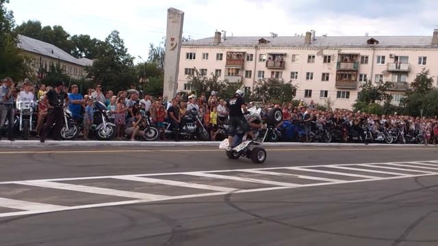 День г.Бор 12-08-2012 Выступление стантрайдеров.mp4 смотреть онлайн