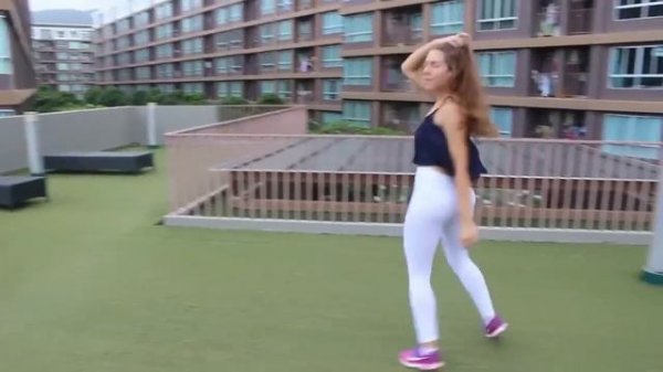 Redhead teen in tight leggings twerking & her sexy juicy ass in a nightclub 1