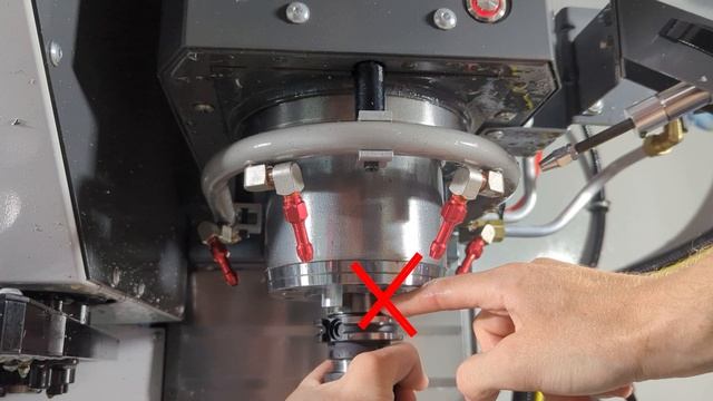 Haas CNC Super MiniMill (1.6 Loading Tools) смотреть онлайн