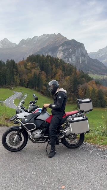 The BMW R 1200 GSA - Touring Around Central Switzerland #bmwmottorad #motorcycletour #shorts смотреть онлайн