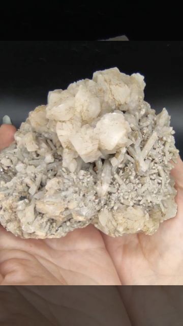 #Кварц , #кальцит . Месторождение: Дальнегорск, Приморский край. Размер: 137*120*80 мм. Вес: 1015 г смотреть онлайн