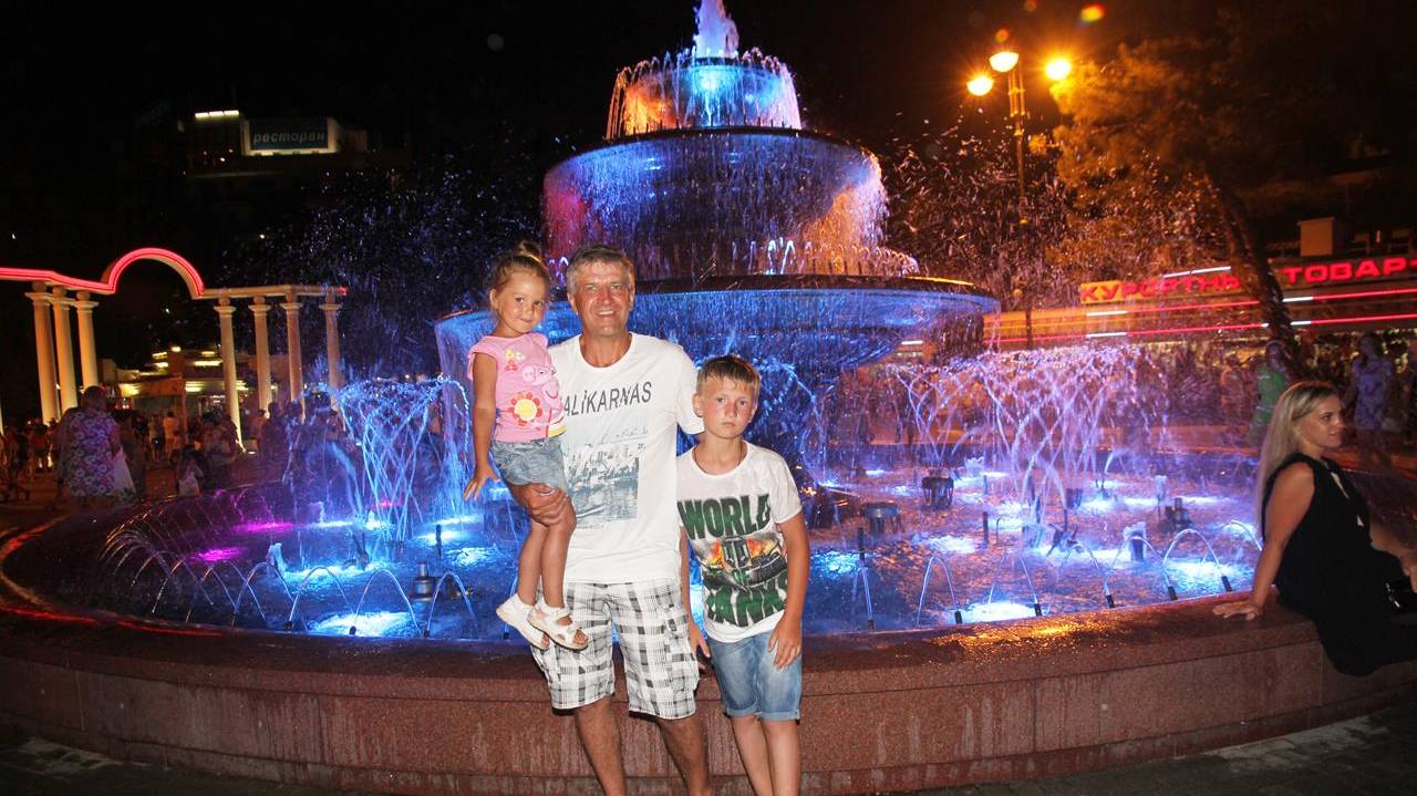 ПОЮЩИЙ ФОНТАН на набережной Геленджика ☼ ЧЕРНОЕ МОРЕ, ГЕЛЕНДЖИК День #12 смотреть онлайн