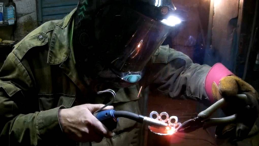 Сварка полуавтоматом Вазы на кладбище смотреть онлайн