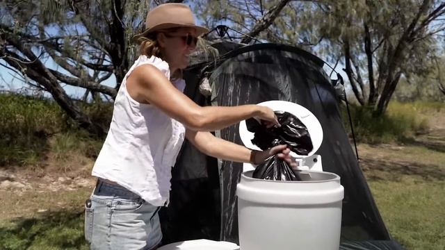 Where does the waste go in this portable toilet? смотреть онлайн
