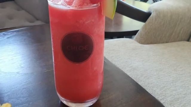 'CHLOE In The Garden' . Beef Burger, Egg Salad, Chips, Watermelon Shake .Udon Thani,.อาหารกลางวัน смотреть онлайн