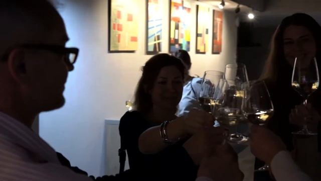 На выставке у художника Алексея Ваулина