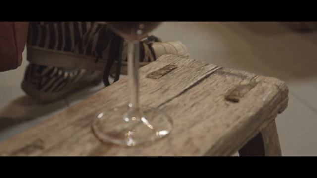 Chinese Elm Mini Stools смотреть онлайн