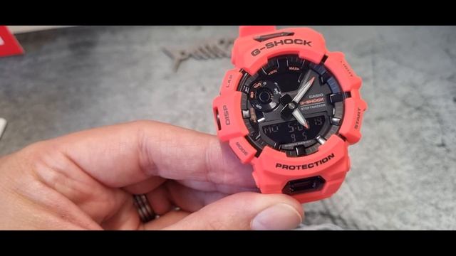 Watch review G-Shock GBA 900, many good things but that negative display sucks... смотреть онлайн