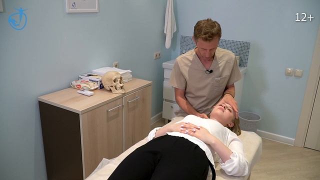 КАК РАБОТАЕТ ОСТЕОПАТ и кому помогает | Сеанс остеопатии смотреть онлайн