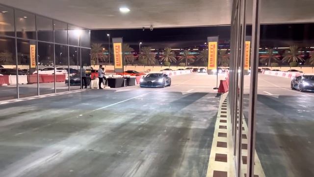 TESLA S PLAID VS BUGATTI DIVO смотреть онлайн
