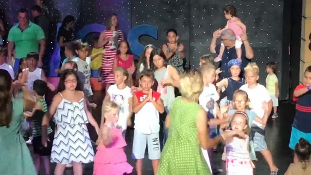 Sunrise Park Resort 2017 Mini Disco смотреть онлайн