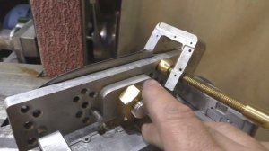 Испытал новый бульдозер(приспособа для выведения спусков на клинках)