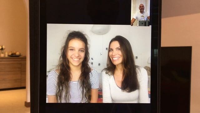 Roberta e Iris Ferrari: mamma e figlia, due generazioni a confronto смотреть онлайн