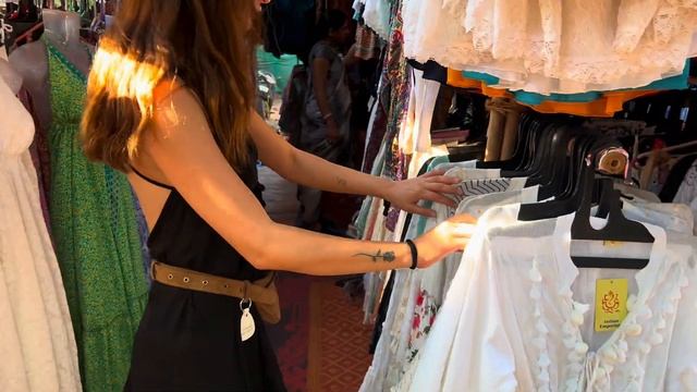 Хиппи-рынок Анджуны!Дёшево ли в Гоа? Flea-market Goa. Большой баньян. Базары. Индия 2024. смотреть онлайн