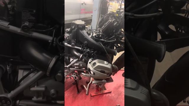 Подготовка BMW R1200GS 2011 года. Прохождения большого ТО с заменой всех жидкостей. смотреть онлайн