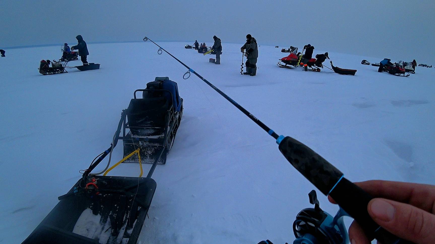 ТОЛЬКО ПРОБУРИЛ ЛУНКУ и НАЧАЛОСЬ! ВСЁ, ТРЫНДЕЦ ВПАЛИСЯ, ТОЛПА ОБУРИЛА! Зимняя рыбалка на ОВХ! смотреть онлайн