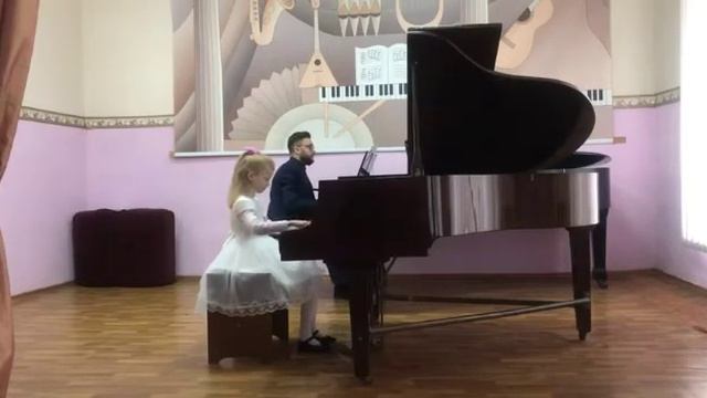 Каменева София.8 лет.Концерт Баха фа минор 1 часть смотреть онлайн