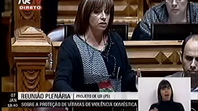 "No ano passado, foram assassinadas 42 mulheres às mãos de quem confiavam" смотреть онлайн