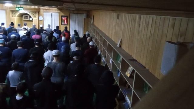 Ему 15 лет и посмотрите как он красиво читает коран в месяц Рамадан ❤️❤️👆🏻 смотреть онлайн