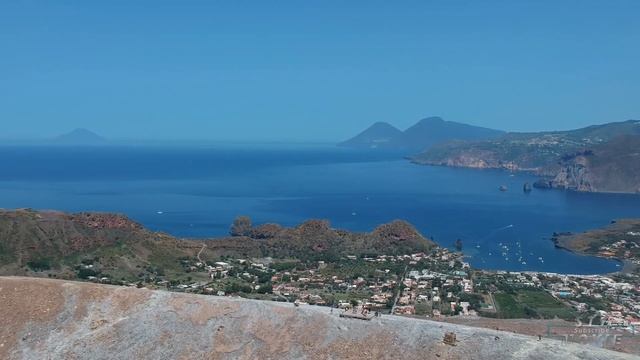 Small island next to Sicily: Lipari смотреть онлайн