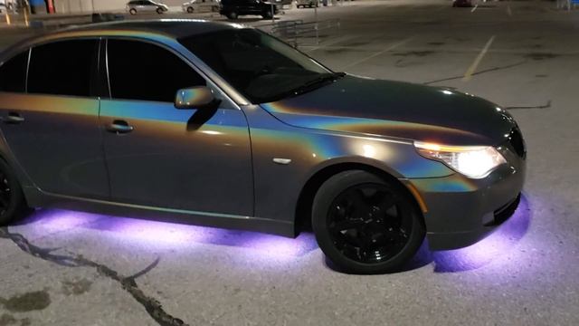 2008 BMW 550i w/ Psychedelic Vinyl Wrap & Custom BT Underglow Kit смотреть онлайн