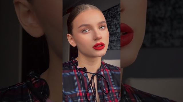 мама, я встретил девочку... | Читает: Мария Меженная | Автор стихотворения: Елизавета Печёнкина смотреть онлайн