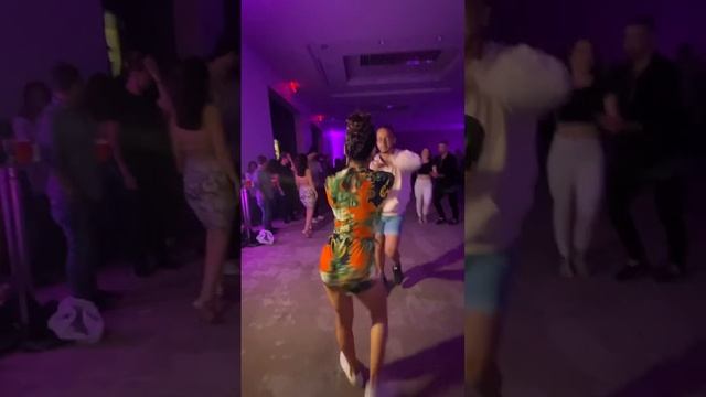 Colombian Hot Salsa Dancing in Miami #salsatime #salsaroja @laguaguatv смотреть онлайн