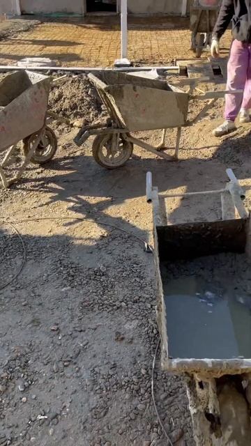 Принимаем девять кубов бетона марки 400 #youtube #shortvideo #бетонирование #бетон смотреть онлайн