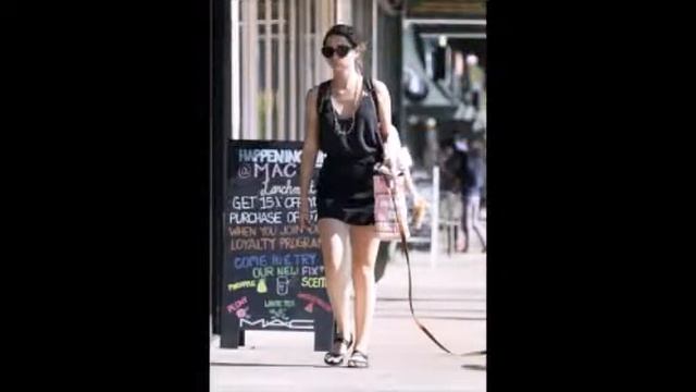 Ana De Armas in Black Mini Skirt – Walking her dog in Los Angeles смотреть онлайн