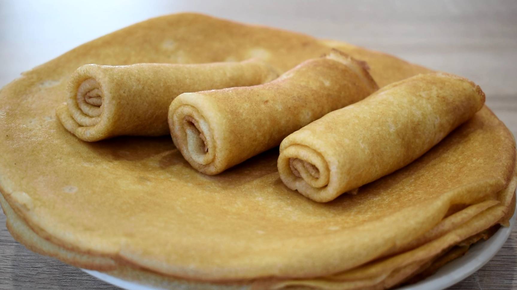 Идеальный рецепт блинов проверенный годами.Всегда тонкие, вкусные домашние блинчики. Блины на молоке смотреть онлайн