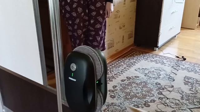 Сегодня убираю с помощником. Робот-мойщик окон. смотреть онлайн